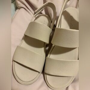 Sketchers Foam Arch Fit Sandals New 10